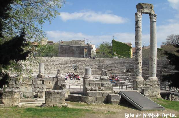 O que fazer em Arles? Visite ruinas romanas na Provença!
