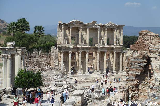 No verão, Éfeso é muito procurada pelos viajantes que chegam de cruzeiro a Kusadasi