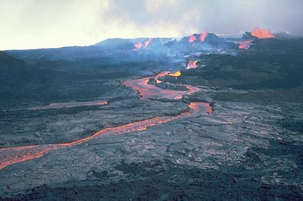 Vulcão ativo no Havaí. Fonte: Wikimedia