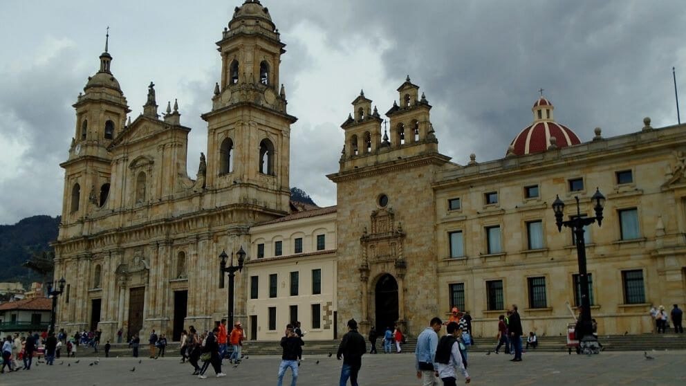 Plaza Bolívar com a Catedral Primada ao fundo