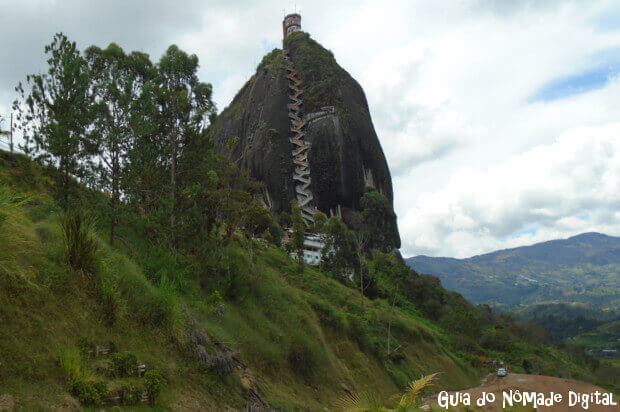 Como é a visita a La Piedra del Peñol e Guatapé, na Colômbia