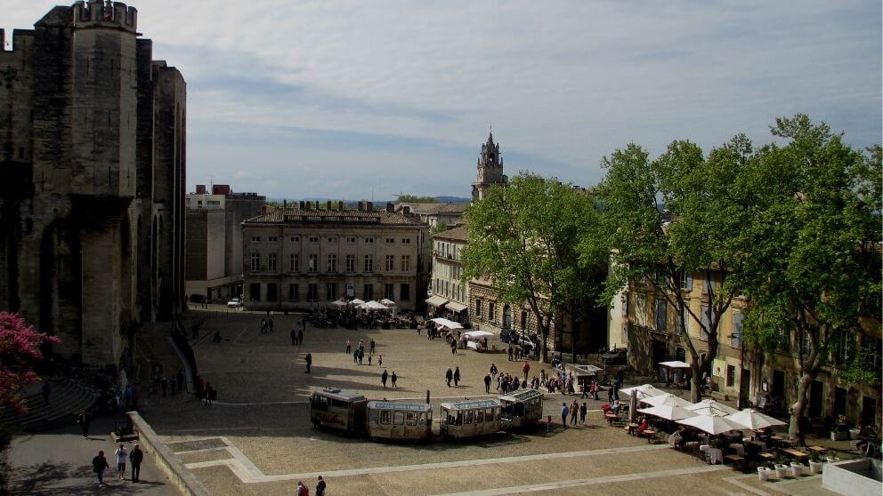 Praça na frente do Palácio dos Papas