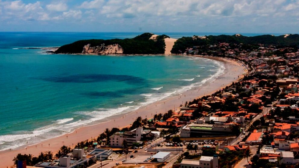 Praia de Ponta Negra em Natal. Fonte: Wikimedia
