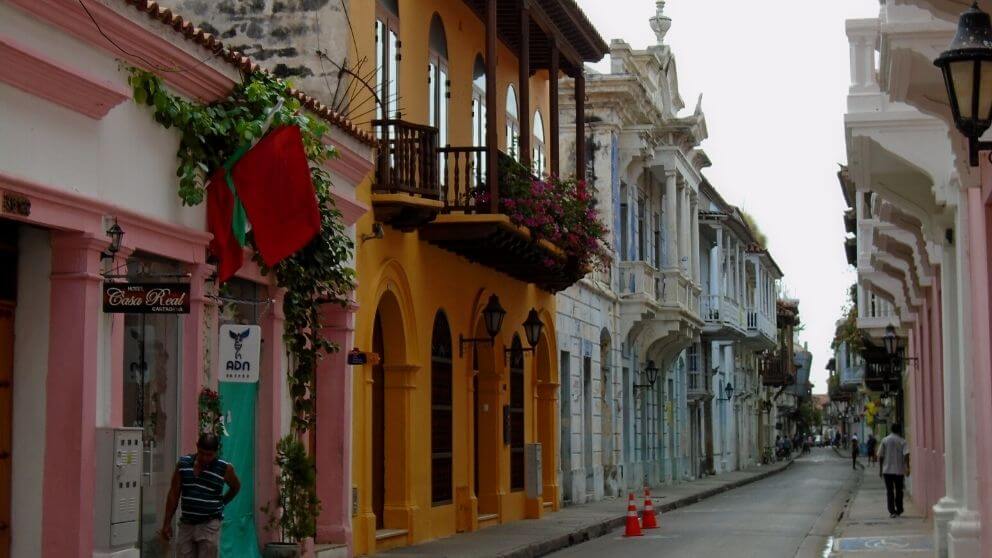 Rua na Cidade Amuralhada de Cartagena, Colômbia