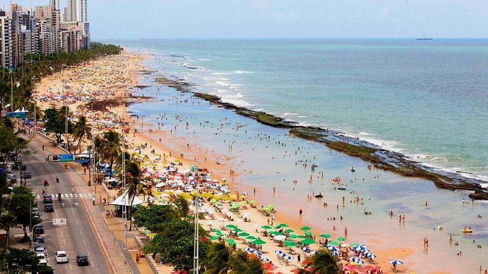 Praia de Boa Viagem em Recife. Fonte: Wikimedia