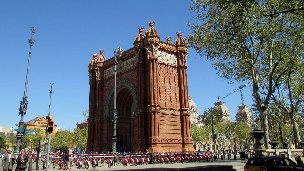 O belíssimo Arco do Triunfo na entrada do histórico Parc de la Ciutadella