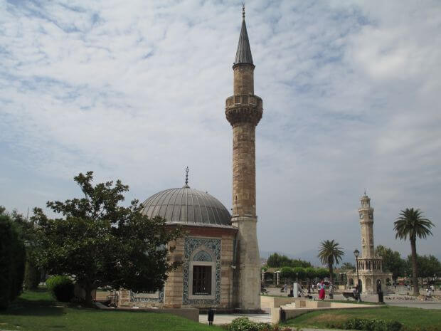 Praça Konak: onde ficar em Izmir