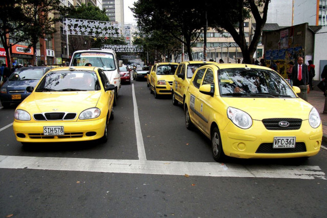 Táxis em Bogotá. Fonte: Wikimedia