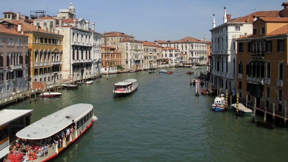 O Grande Canal de Veneza no final de maio