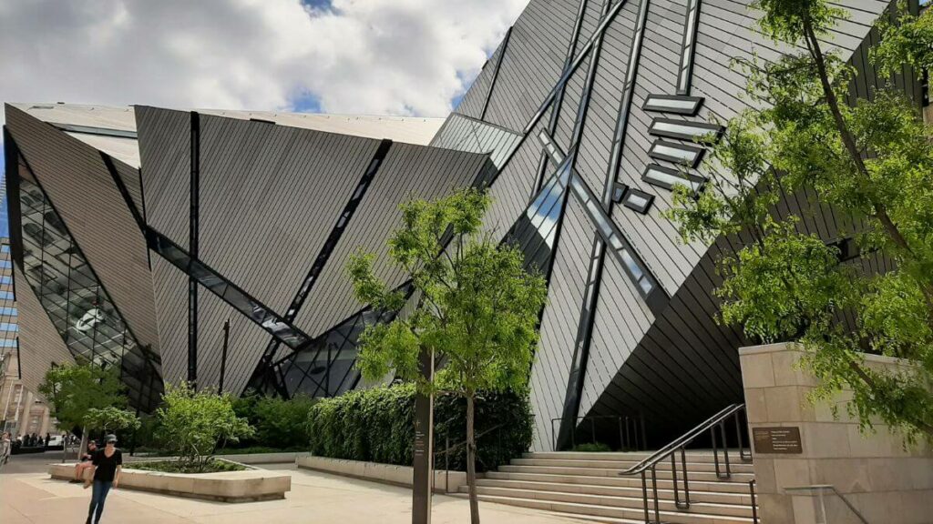 Museu Real de Ontário em Toronto: O Maior Museu do Canadá
